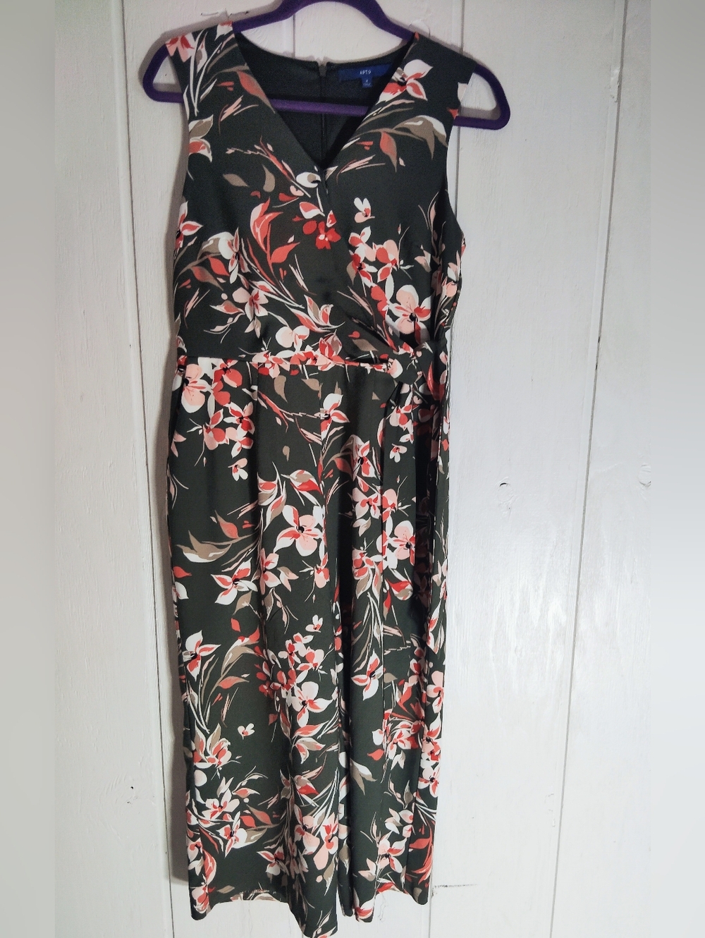 LIKE NEW!! Apt. 9 Dark Green Floral Sleeveless Wide-Leg Jumpsuit. Size 4 - Picture 10 of 11